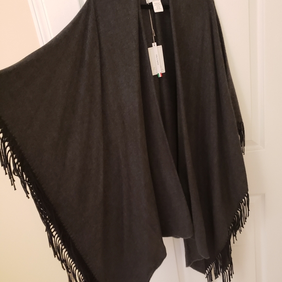 Shall/poncho - Picture 2 of 3